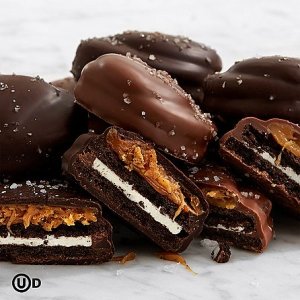 画像3: Salted Caramel Chocolate Covered OREO® Cookies