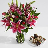 Valentine's Day Bouquet with 6 Fancy Strawberries
