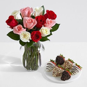 画像1: One Dozen Sweetheart Roses with 6 Fancy Strawberries