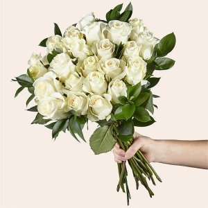 画像1: Moonlight White Rose Bouquet (24 White Roses no Vase)