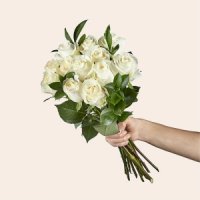 Moonlight White Rose Bouquet (12 White Roses no Vase)