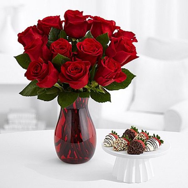 画像1: 12 Red Roses with 6 Fancy Strawberries (1)