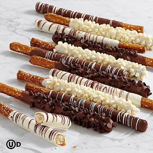 画像1: 12 Hand-Dipped Caramel Pretzel Rods (1)