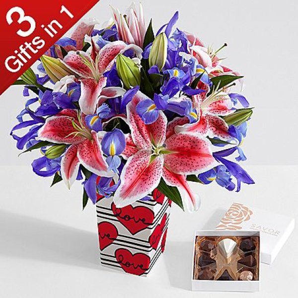 画像1: Deluxe Valentine's Day Spectacular with Love Stripes Vase & Chocolates (1)
