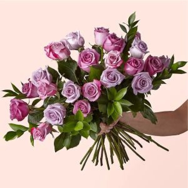 画像1: Hearts on Your Sleeve Bouquet(24 Lavender Roses No Vase) (1)